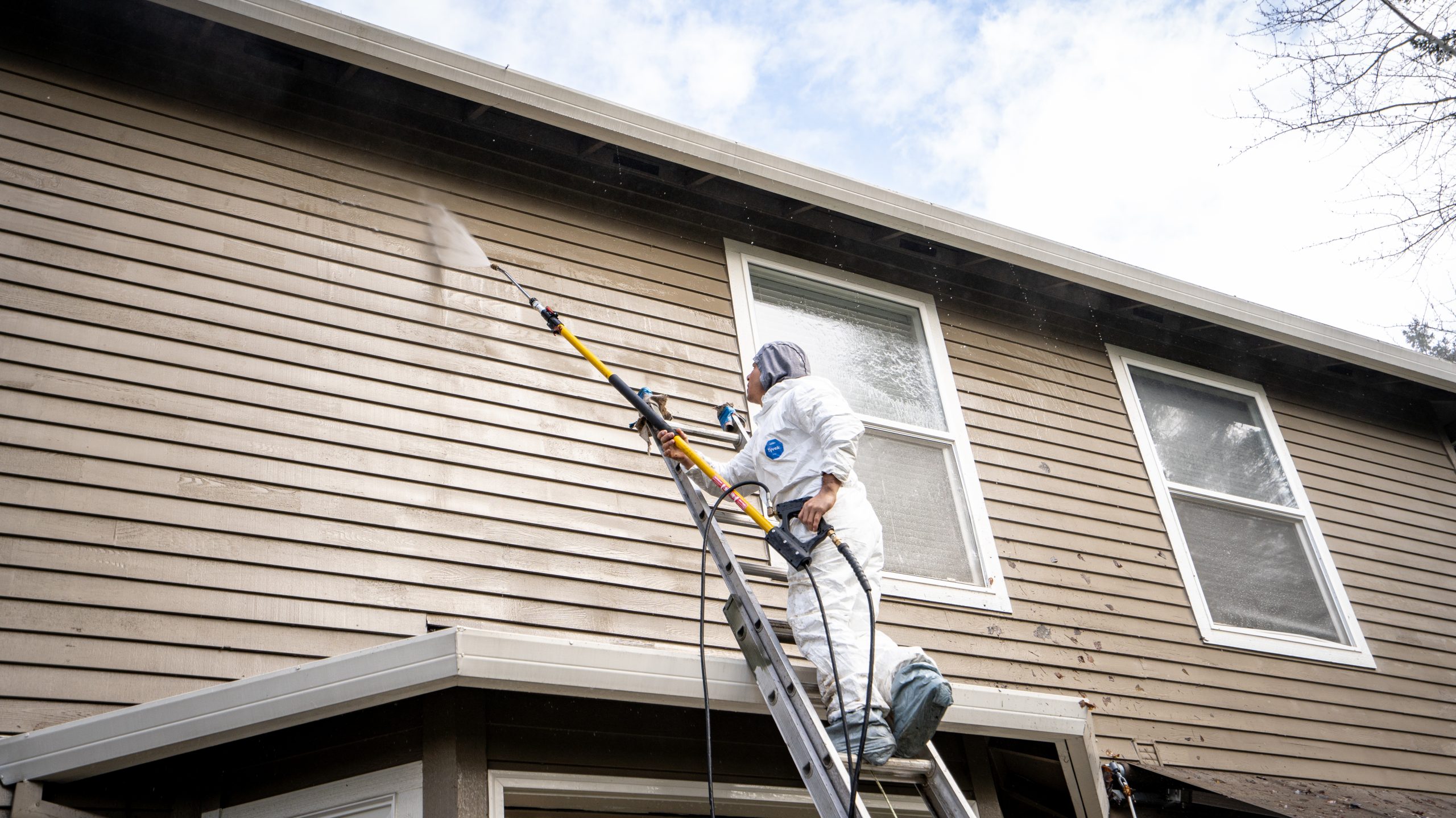 Syview-Remodeling-Preassure-Washing-Worker-In-Portland-Hillsboro-2 Remodeling, Construction, Kitchen Remodeling, Roofing